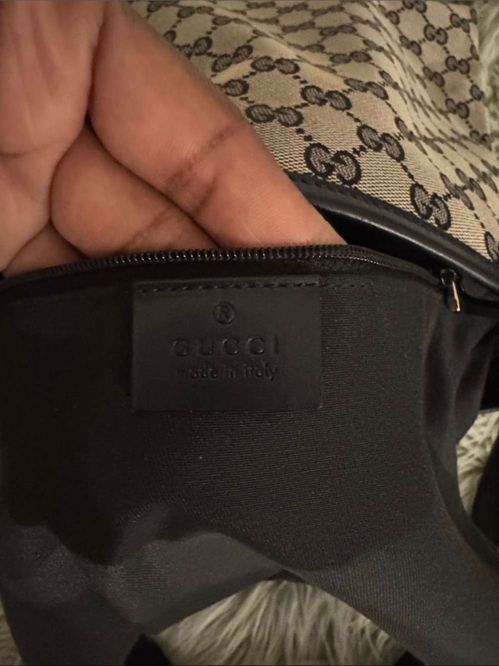 100% Authentic Gucci Beige GG Crossbody with Navy and beige Red Web Stripe - Picture 3 of 4